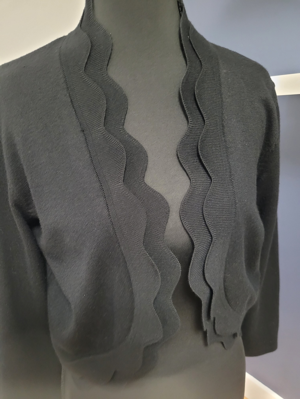 Cable & Gauge Black Scalloped Trim Cropped Cardigan/Bolero - A Real Cutie !